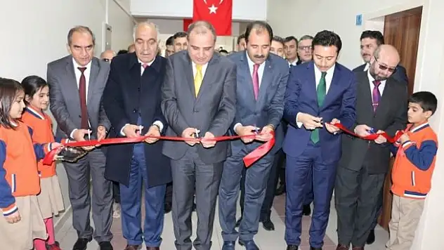 Şehit polis memuru Salih Zengin'in isminin verildiği Z kütüphanesi İliç'te açıldı