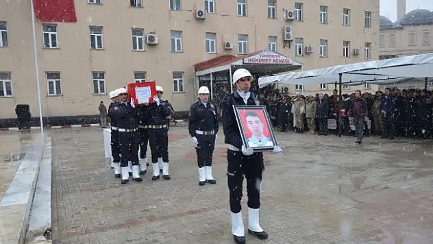 Hakkari Şehit polis memurunu törenle memleketine uğurladı