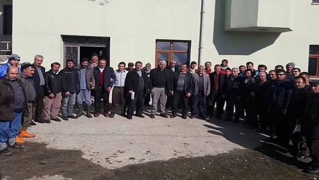 Tatvan'da 'Buzağılarımız ve kuzularımız ölmesin' kampanyası bilgilendirmi yapılıyor