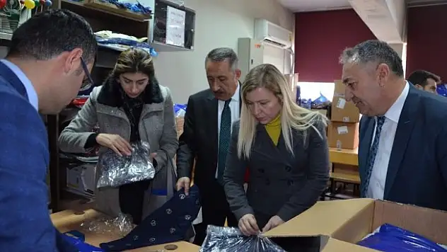 Tatvan'daki öğrencilere giyim yardımı
