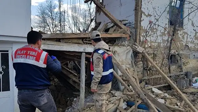 Tokat'ta kullanılmayan iki katlı ahşap ev çöktü: 1 ölü