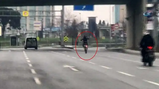 Trafikte tehlikeli şov kamerada