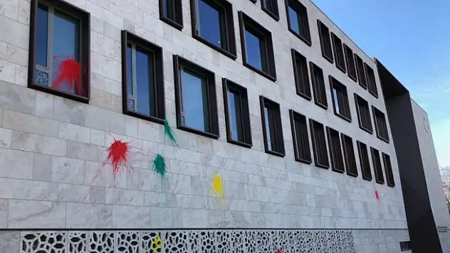Türk Büyükelçiliği yetkilileri harekete geçti