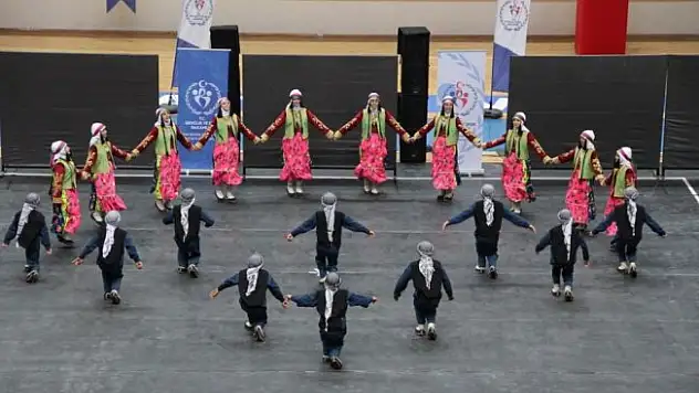 Tuşba'daki okullarda halk oyunları başarısı