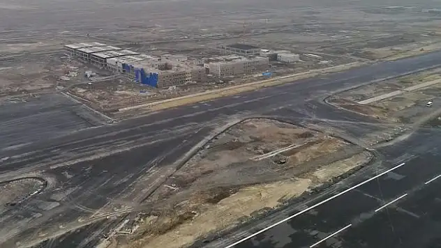 Üçüncü havalimanının biten pisti havadan görüntülendi