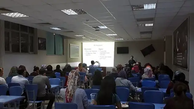 Üniversite öğrencilerine tütünle mücadele semineri