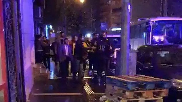 Vakaya giden ambulansın yolu kesildi