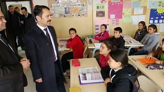Vali Aktaş, Ayhanlar köyünde okul ziyaretlerinde bulundu