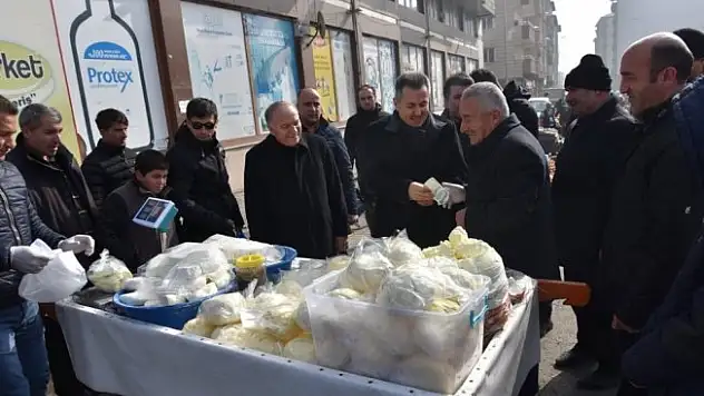 Ağrı Valisi Süleyman Elban pazar esnafıyla biraraya geldi