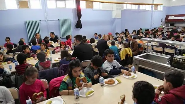 Vali Sonel'den 332 öğrenciye kahvaltı desteği