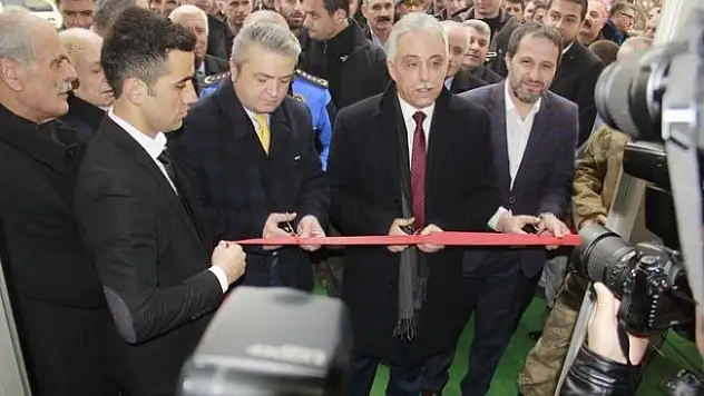 Vali Toprak, iş yeri açılışı yaptı