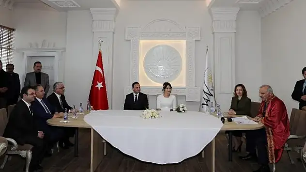 Vali Zorluoğlu, Sevgililer Günü'nde nikah kıydı