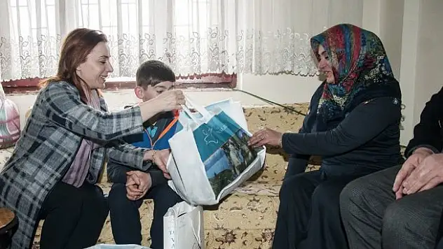 Vali Zorluoğlu'nun eşi Sevcan Zorluoğlu'nun aile ziyaretleri devam ediyor