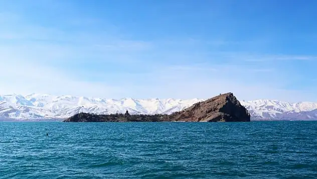 Van Gölü'nün yüzey suyu sıcaklıkları artıyor