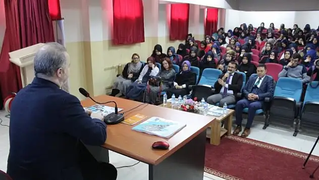 Van'da 'Büyük Türkiye Yolunda Gençlerle İstişare' konferansı
