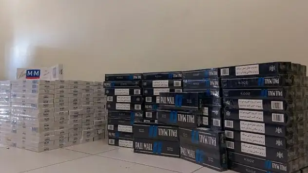 Van'da Park Halindeki Kamyonetten 3 bin Paket Kaçak Sigara Çıktı