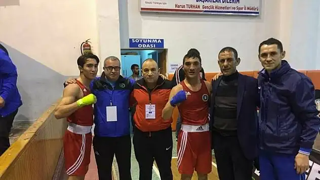 Vanlı boksörler madalyalarla döndüler