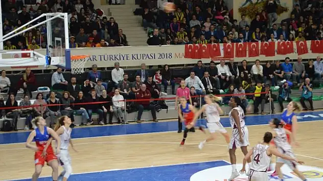 Yakın Doğu Üniversitesi finale yükseldi