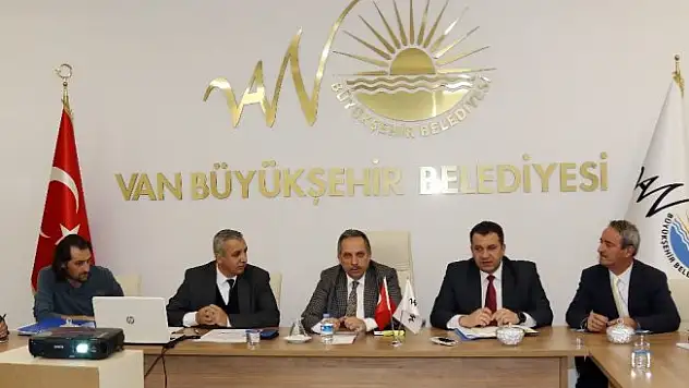 Yalçın, Peynirciler Çarşısı esnafıyla bir araya geldi