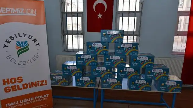 Yeşilyurt Belediyesi'nden öğrencilere okuma bayramı sandığı