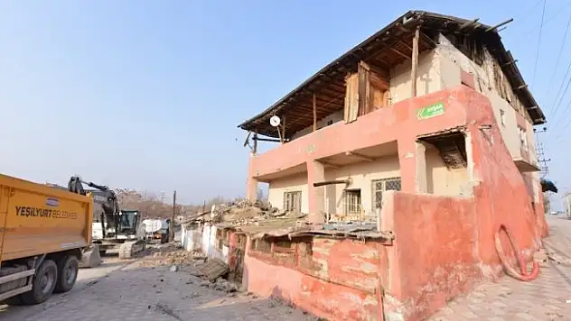 Malatya Yeşilyurt'ta 178 metruk bina yıkıldı