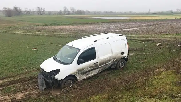 Yoldan çıkan araç tarlaya uçtu: 1 yaralı