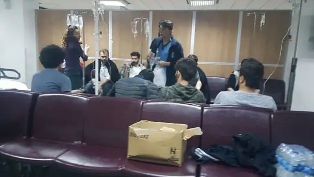 109 öğrenci akşam yemeğinden sonra hastanelik oldu