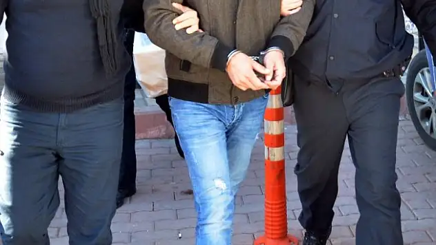 13 askere FETÖ'den gözaltı