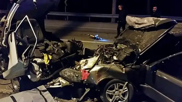 2 araç birbirine girdi: 2 ölü 6 yaralı