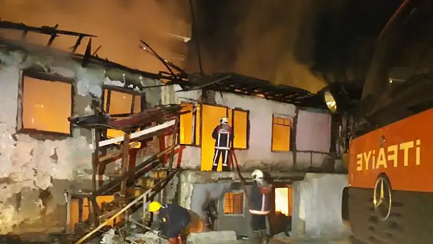 3 ev, 1 işyeri yandı