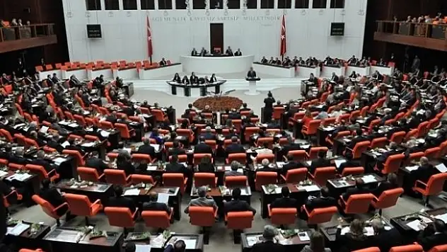 9 maddesi daha Anayasa Komisyonunca kabul edildi