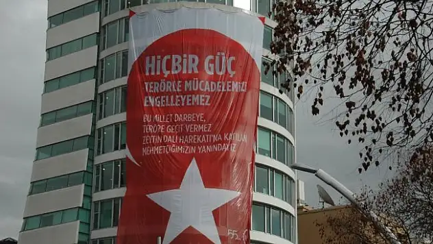 ABD Büyükelçiliği karşısında bulunan ASO'dan dikkat çeken pankart