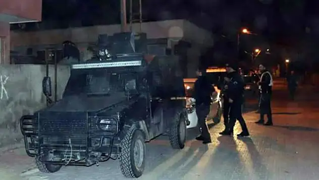 Adana'da terör örgütü propagandasına 15 gözaltı