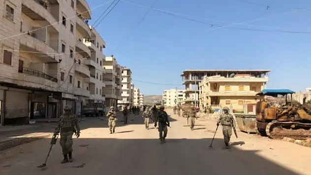 Afrin'de mayın temizliği sürüyor