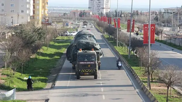 Afrin'e fırtına obüs topları sevk edildi