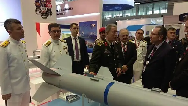 Akar'dan Katar'daki Türk firmalarının stantlarına ziyaret