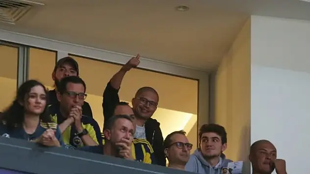 Alex de Souza tribünlerde