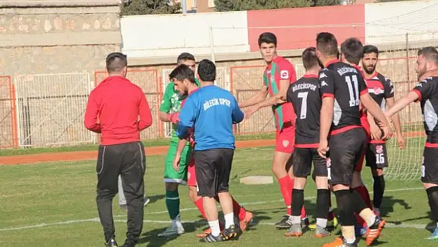 Amatör ligde saha içi ve dışı karıştı