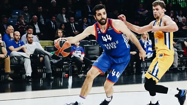 Anadolu Efes evinde yenildi