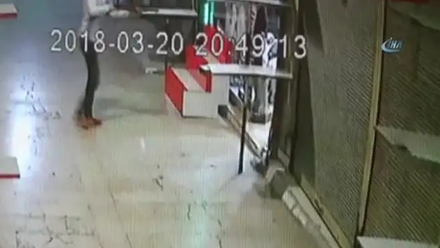 Arkadaşının üzerine otomatik tüfekle ateş açtı