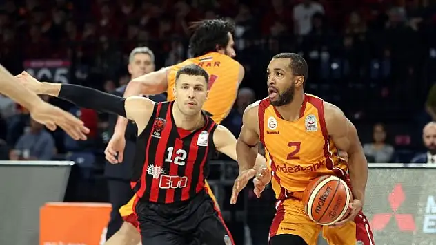 Aslan evinde zorlanmadı