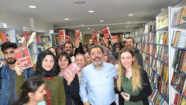 Balıkesir'de Ahmet Ümit izdihamı