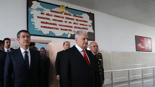 Başbakan Yıldırım askerlerle bir araya geldi