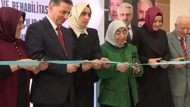 Başbakan Yıldırım'ın eşi huzurevi açılışına katıldı