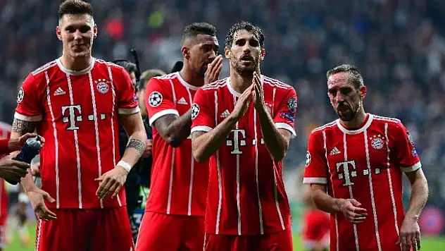 Bayernli futbolcular tribünleri alkışladı