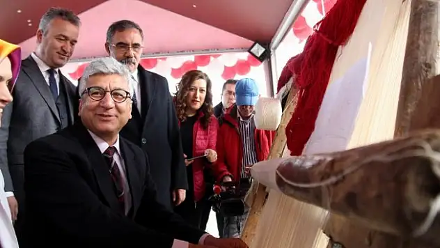 'Bayrak Halı'nın ilk ilmeği atıldı