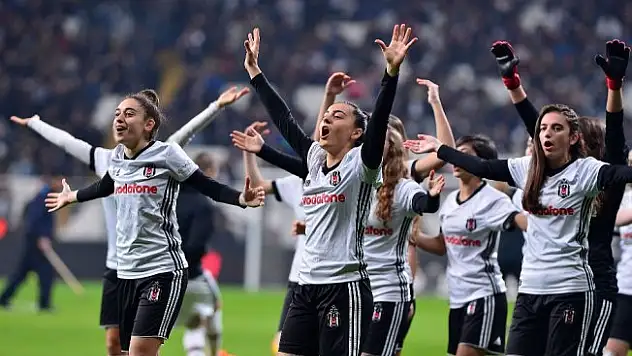 Beşiktaş Kadın Futbol Takımı'na sevgi seli