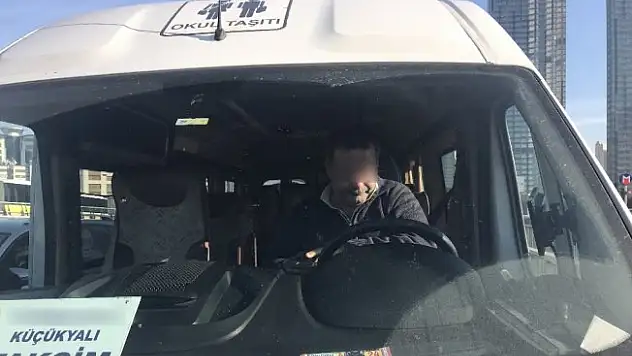 Bonzai etkisindeki servis şoförü direksiyon başında sızdı