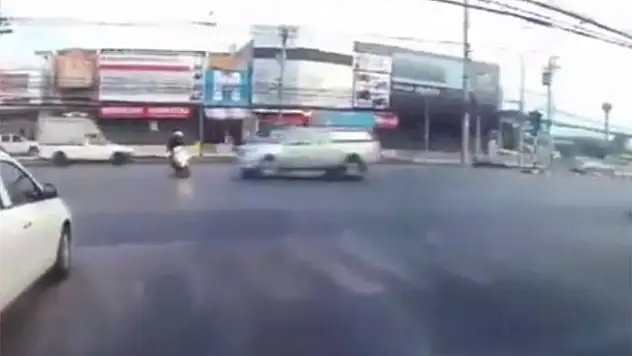 Bu kaza motosikletlinin sonu oldu