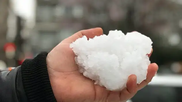Çanakkale'de nohut büyüklüğünde dolu yağdı